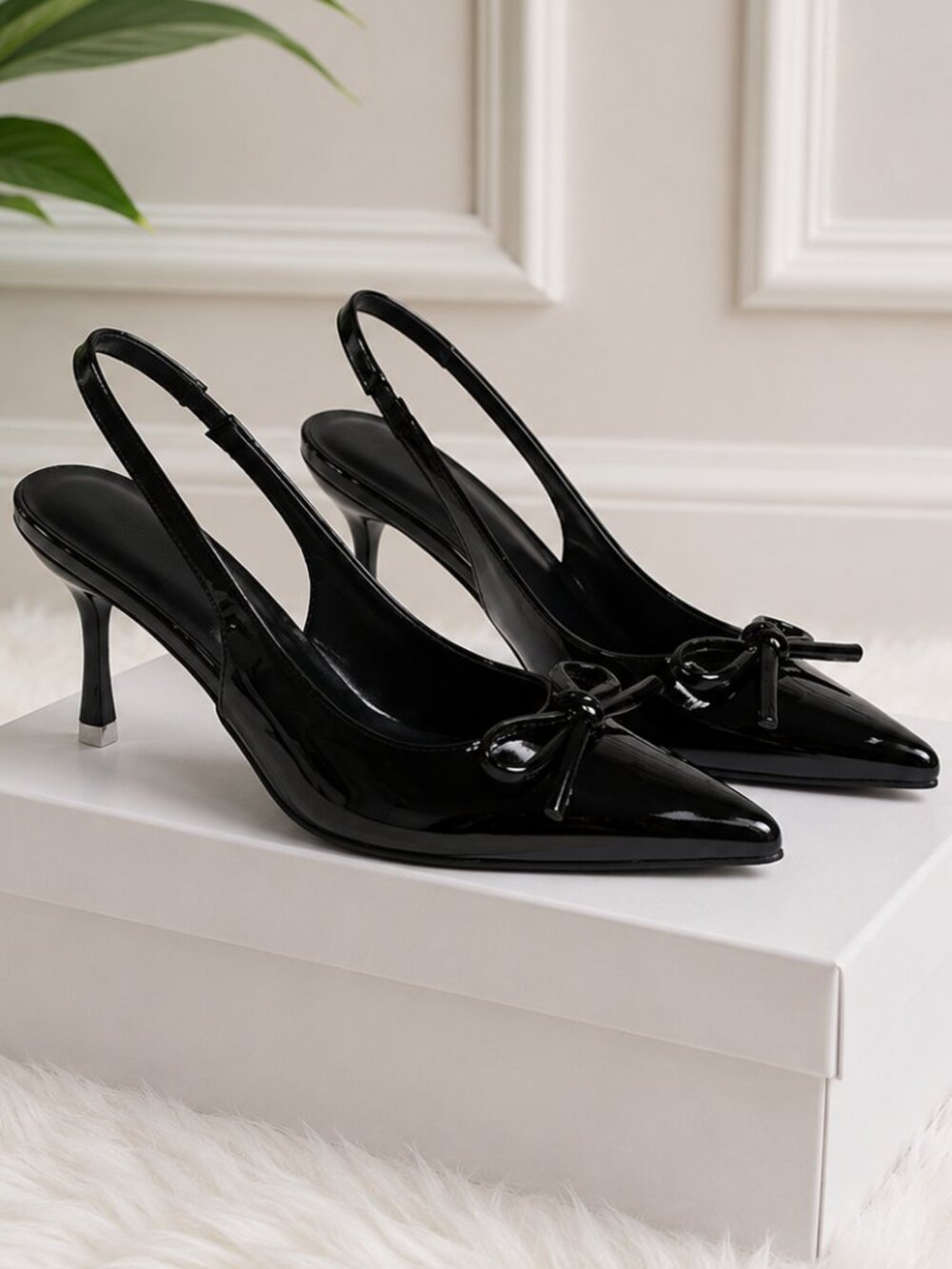 NWT Women's Black Patent Slingback Pointed Toe Bow Kitten Heels
